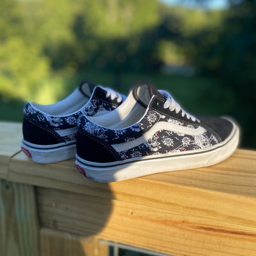 Vans size 8 skull lace ups